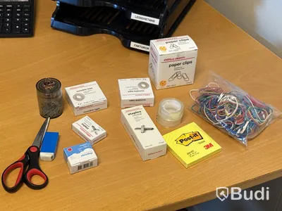 Kontorsmöblemang & monitor
