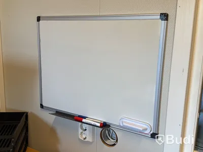 Kontorsmöblemang & monitor