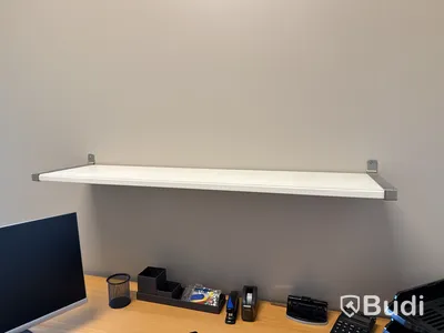 Kontorsmöblemang & monitor
