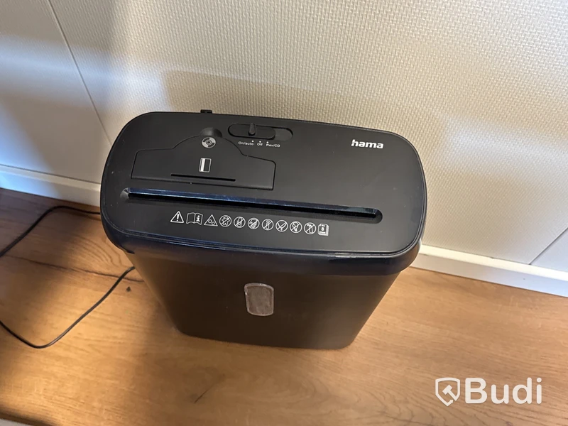 Kontorsmöblemang & monitor