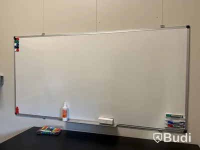 Kontorsmöblemang & monitor