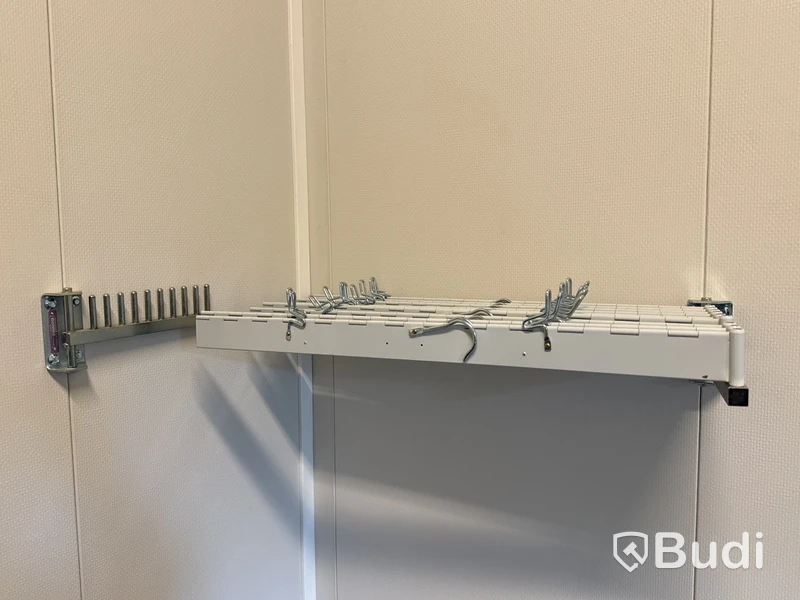 Kontorsmöblemang & monitor