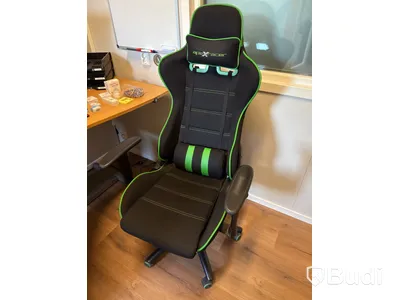 Kontorsmöblemang & monitor