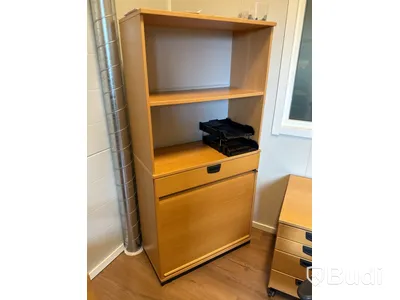 Kontorsmöblemang & monitor