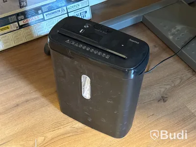 Kontorsmöblemang & monitor