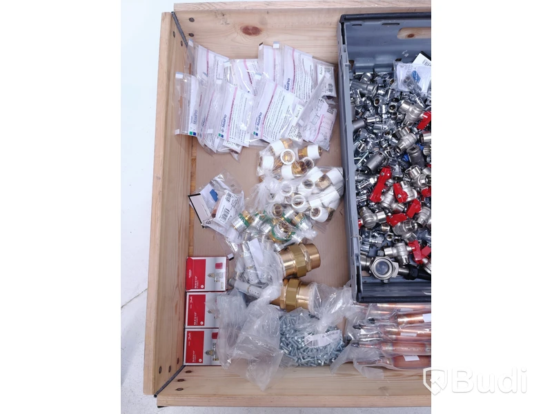 Parti med vinkelrör och diverse kopplingsrör, Totalt ord. pris inkl. moms: ca 8000 kr