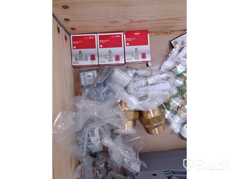 Parti med vinkelrör och diverse kopplingsrör, Totalt ord. pris inkl. moms: ca 8000 kr
