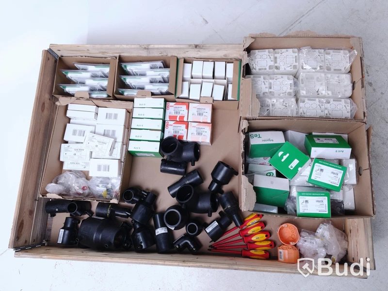 Parti med elektronikprodukter, Totalt ord. pris inkl. moms: ca 2000 kr