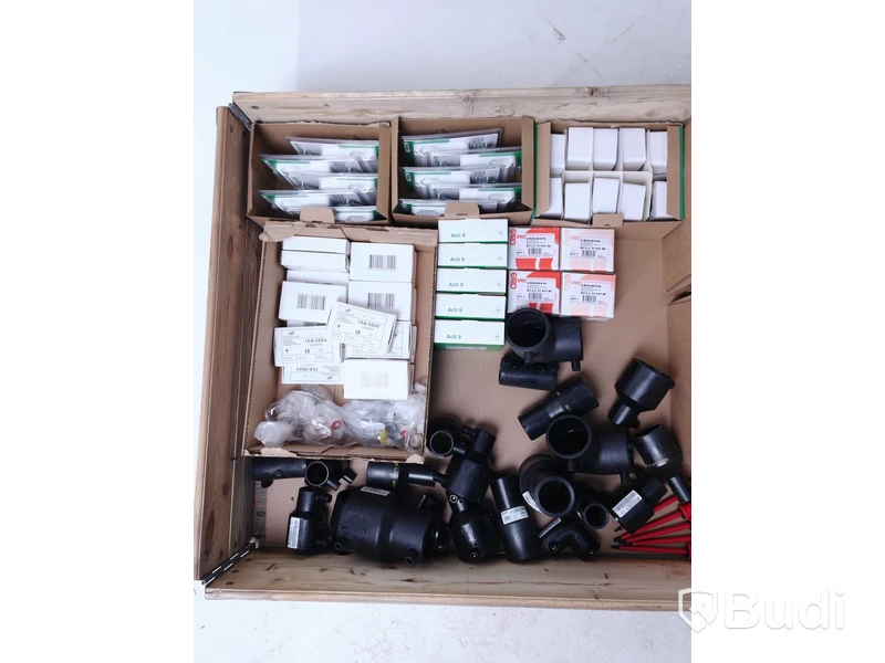 Parti med elektronikprodukter, Totalt ord. pris inkl. moms: ca 2000 kr