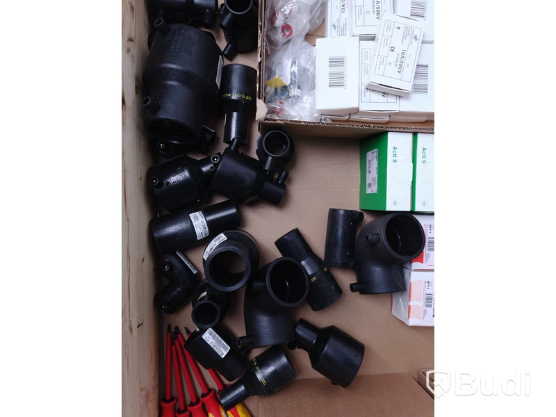 Parti med elektronikprodukter, Totalt ord. pris inkl. moms: ca 2000 kr