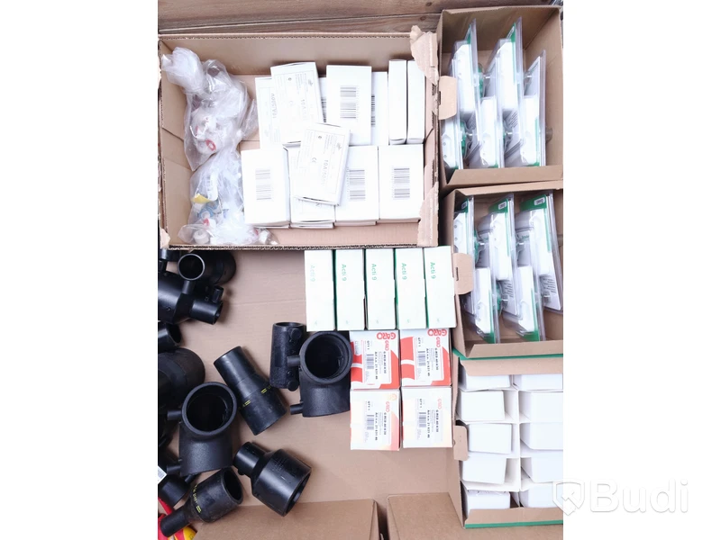 Parti med elektronikprodukter, Totalt ord. pris inkl. moms: ca 2000 kr