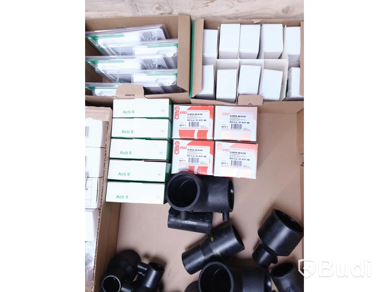 Parti med elektronikprodukter, Totalt ord. pris inkl. moms: ca 2000 kr