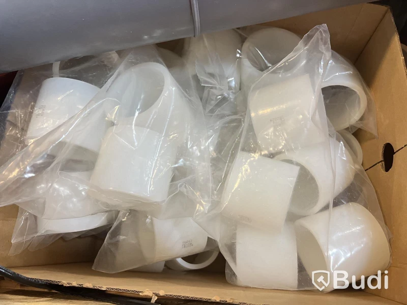 Parti med diverse golvbrunnar, vattenslang, plastkapillärslang m.m. Totalt ord. pris inkl. moms: ca 4000 kr