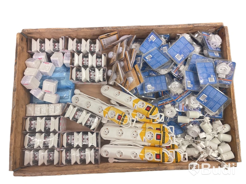Parti med diverse elprodukter, Ord. pris inkl. moms: ca 21.000 kr