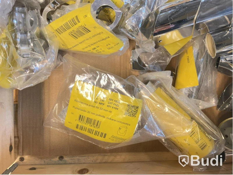 Parti med olika rörkopplingar, spillmuff och grenrör, Ord. pris inkl. moms: ca 28.000 kr