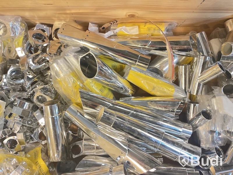 Parti med olika rörkopplingar, spillmuff och grenrör, Ord. pris inkl. moms: ca 28.000 kr