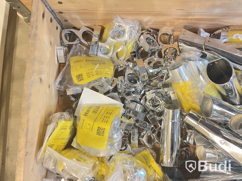 Parti med olika rörkopplingar, spillmuff och grenrör, Ord. pris inkl. moms: ca 28.000 kr