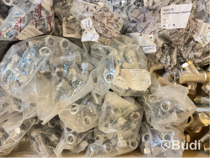 Parti med olika sorters kopplingar, Ord. pris inkl. moms: ca 35.000 kr