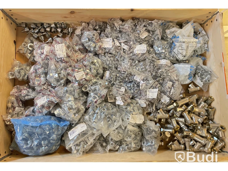 Parti med olika sorters kopplingar, Ord. pris inkl. moms: ca 35.000 kr