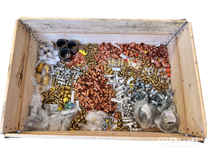 Parti med diverse rörkopplingar, Ord. pris inkl. moms: ca 20.000 kr