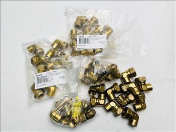 43 st vinkelkopplingar 22XR15 90° klämring x invändig gänga mässing VSH super - totalt ord. Pris ca: 4300 kr. Ny.