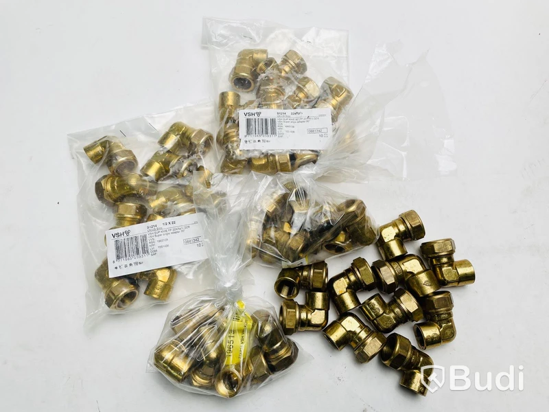 43 st vinkelkopplingar 22XR15 90° klämring x invändig gänga mässing VSH super - totalt ord. Pris ca: 4300 kr. Ny.