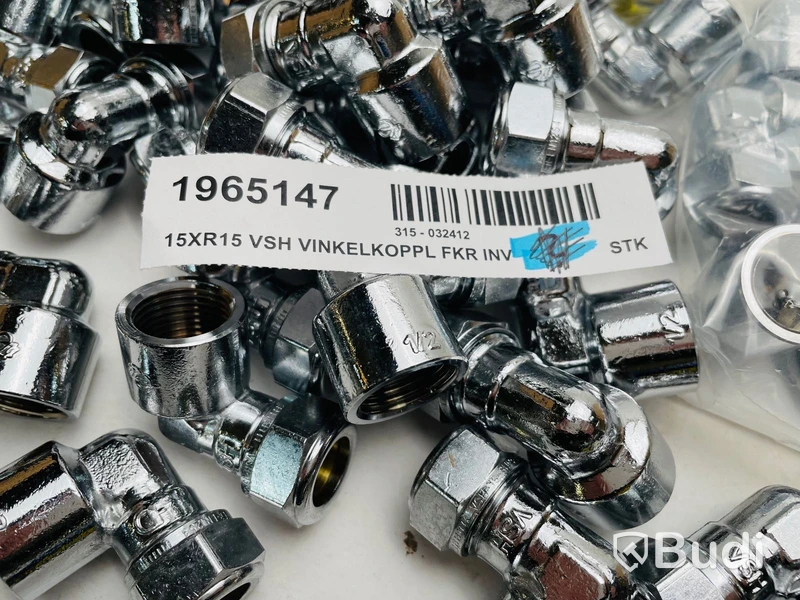 54 st vinkelkopplingar 15XR15 90° klämring x invändig gänga krom VSH super - totalt ord. Pris ca: 5130 kr. Ny.
