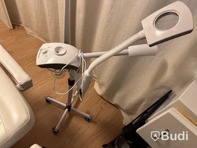 Behandlingsrum skönhet Behandl.bänk justerbar QUIRMED. Ugn CHI LI SY-3560A. Ångmaskin Giovanni. Peelingmaskin. Ugn för stenar.
