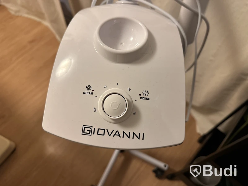 Behandlingsrum skönhet Behandl.bänk justerbar QUIRMED. Ugn CHI LI SY-3560A. Ångmaskin Giovanni. Peelingmaskin. Ugn för stenar.