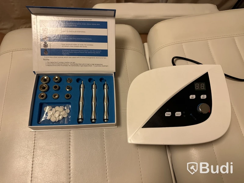Behandlingsrum skönhet Behandl.bänk justerbar QUIRMED. Ugn CHI LI SY-3560A. Ångmaskin Giovanni. Peelingmaskin. Ugn för stenar.