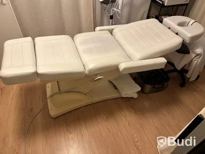 Behandlingsrum skönhet Behandl.bänk justerbar QUIRMED. Ugn CHI LI SY-3560A. Ångmaskin Giovanni. Peelingmaskin. Ugn för stenar.