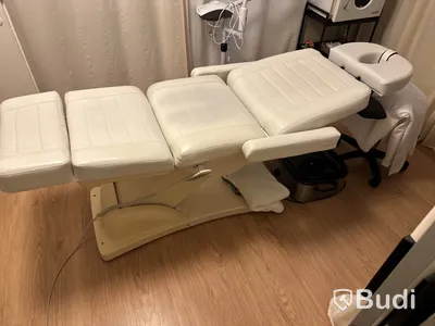 Behandlingsrum skönhet Behandl.bänk justerbar QUIRMED. Ugn CHI LI SY-3560A. Ångmaskin Giovanni. Peelingmaskin. Ugn för stenar.