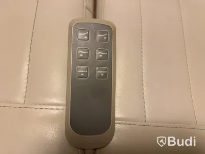 Behandlingsrum skönhet Behandl.bänk justerbar QUIRMED. Ugn CHI LI SY-3560A. Ångmaskin Giovanni. Peelingmaskin. Ugn för stenar.