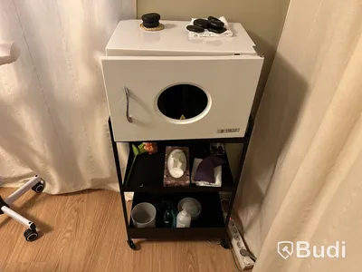 Behandlingsrum skönhet Behandl.bänk justerbar QUIRMED. Ugn CHI LI SY-3560A. Ångmaskin Giovanni. Peelingmaskin. Ugn för stenar.