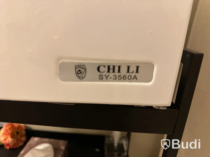 Behandlingsrum skönhet Behandl.bänk justerbar QUIRMED. Ugn CHI LI SY-3560A. Ångmaskin Giovanni. Peelingmaskin. Ugn för stenar.
