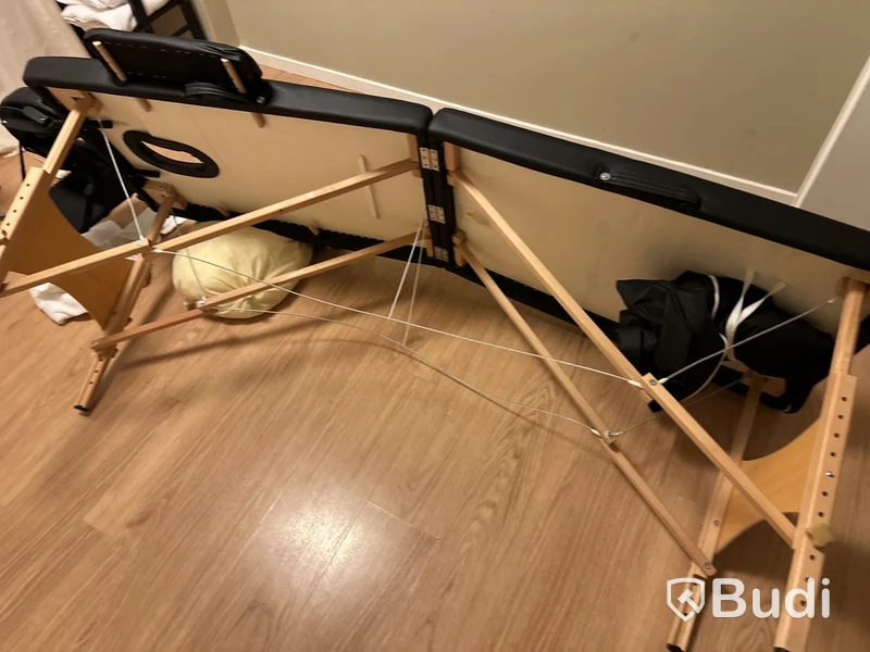 Behandlingsrum för massage. Behandlingsbänk enkel.  Ugn CHI LI SY-3560A. Rullvagn, hylla.