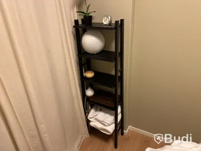 Behandlingsrum för massage. Behandlingsbänk enkel.  Ugn CHI LI SY-3560A. Rullvagn, hylla.