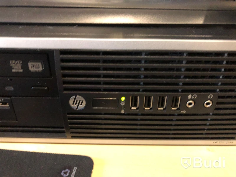 4st Kontorsdatorer m skärmar, tangentbord och mus