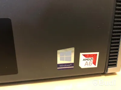2st Kontorsdatorer m skärmar, tangentbord och mus. Omstartad