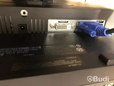 2st Kontorsdatorer m skärmar, tangentbord och mus. Omstartad