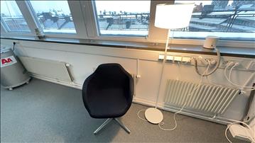 Stol och lampa 