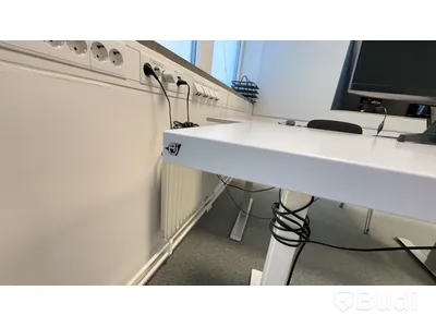 Skrivbord AJ-produkter, höj- och sänkbart. 120x60 cm