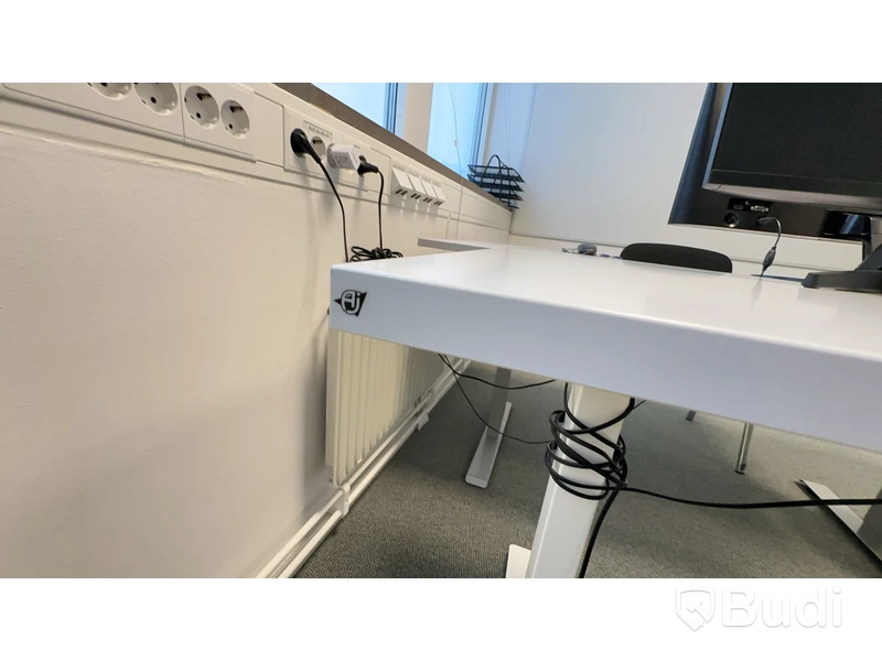 Skrivbord AJ-produkter, höj- och sänkbart. 120x60 cm