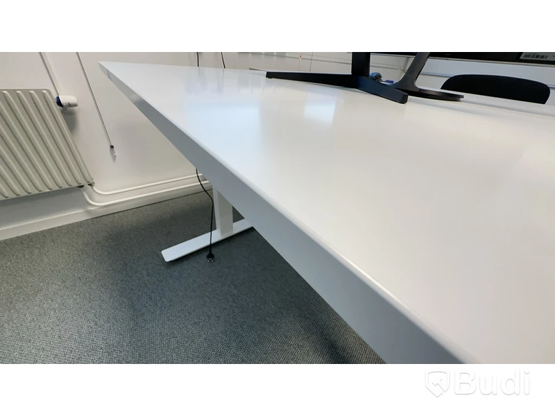 Skrivbord AJ-produkter, höj- och sänkbart. 120x60 cm