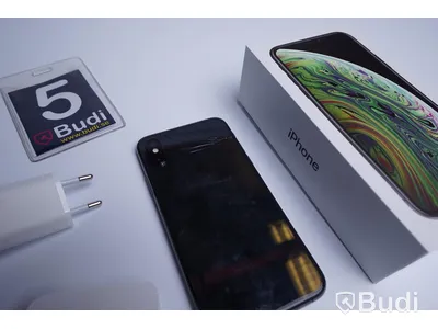 Iphone XS 64 GB med sprucken baksida, i kartong med laddare och headset