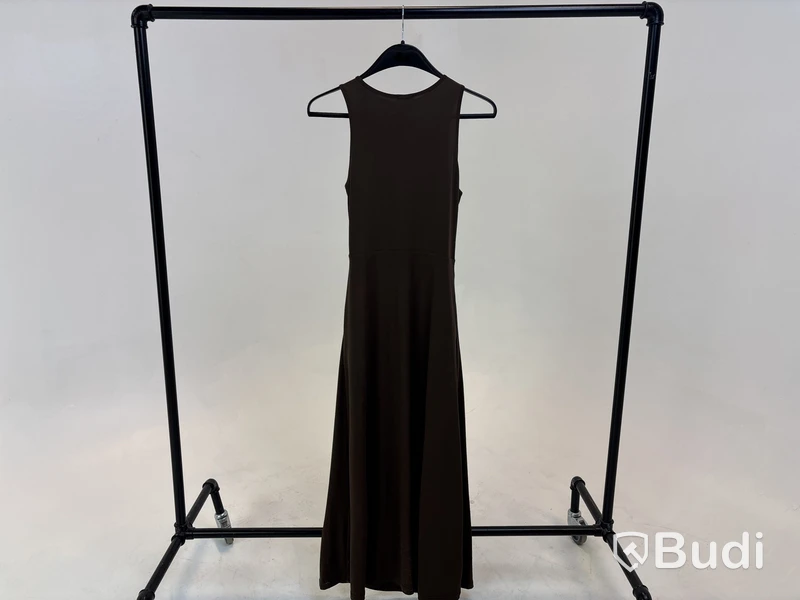 Klänning Leoni Oeuvre Draped Dress, brun, stl. M - By Nathalie Schuterman, Design Filippa Fuxe