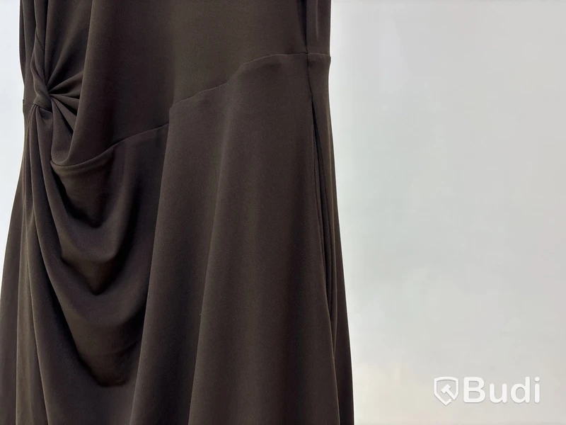 Klänning Leoni Oeuvre Draped Dress, brun, stl. M - By Nathalie Schuterman, Design Filippa Fuxe