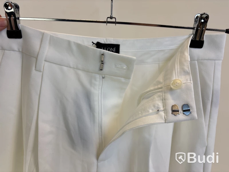 Byxor Leoni Bohdi Trousers, vit, stl. M - By Nathalie Schuterman, Design Filippa Fuxe
