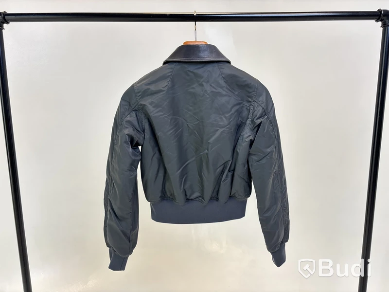 Jacka Eytys, Unisex, stl. dam 36, herr 46