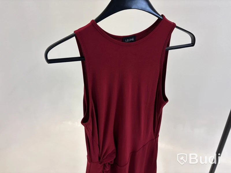 Klänning Leoni Oeuvre Draped Dress, röd, stl. M - By Nathalie Schuterman, Design Filippa Fuxe